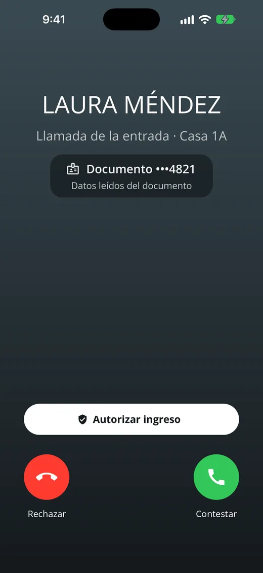 Videollamada entrante desde la entrada en el iPhone de un propietario, con el botón Autorizar ingreso